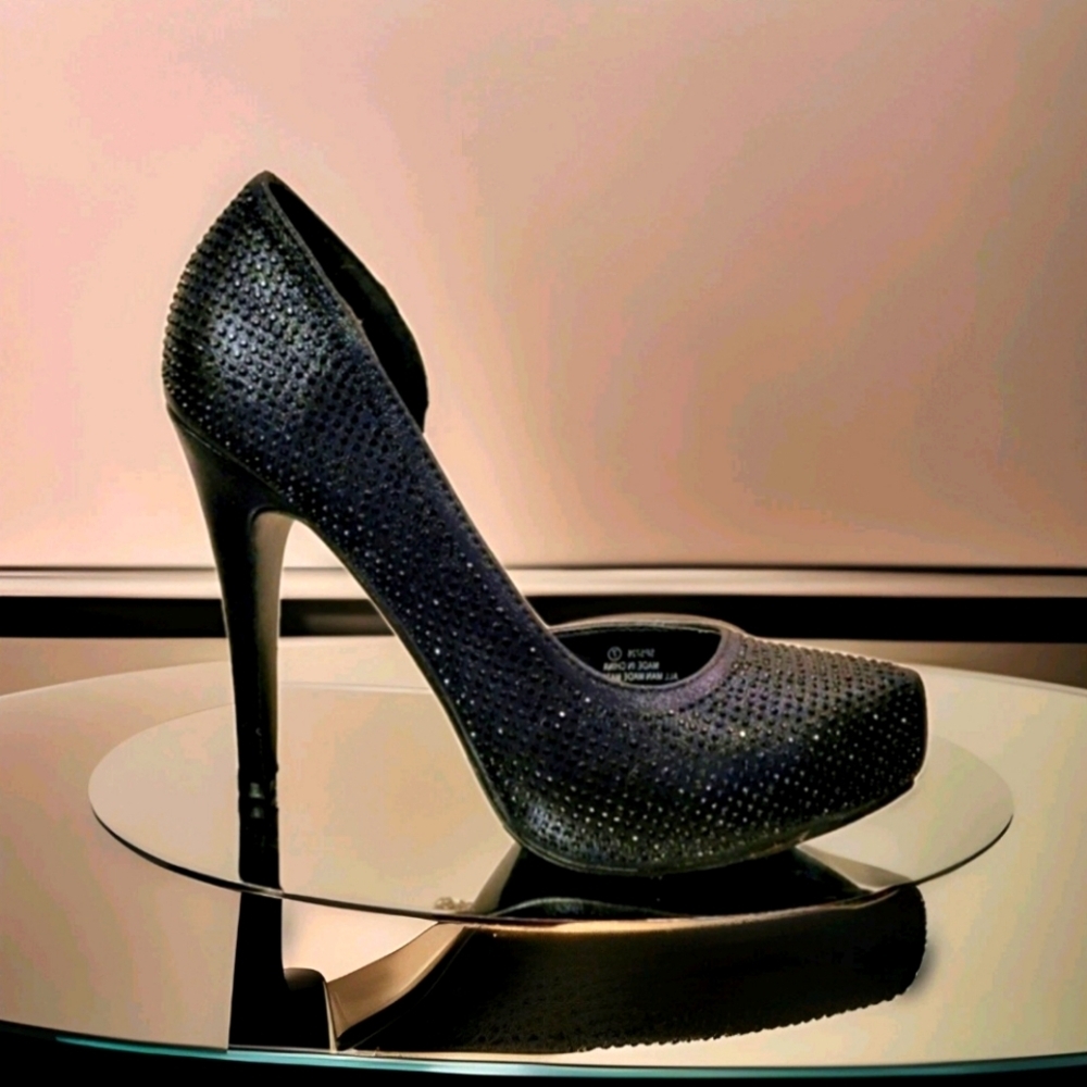 NIB Black Glimmer Embellished Assymetric Pointed Platform Heel Sz 7